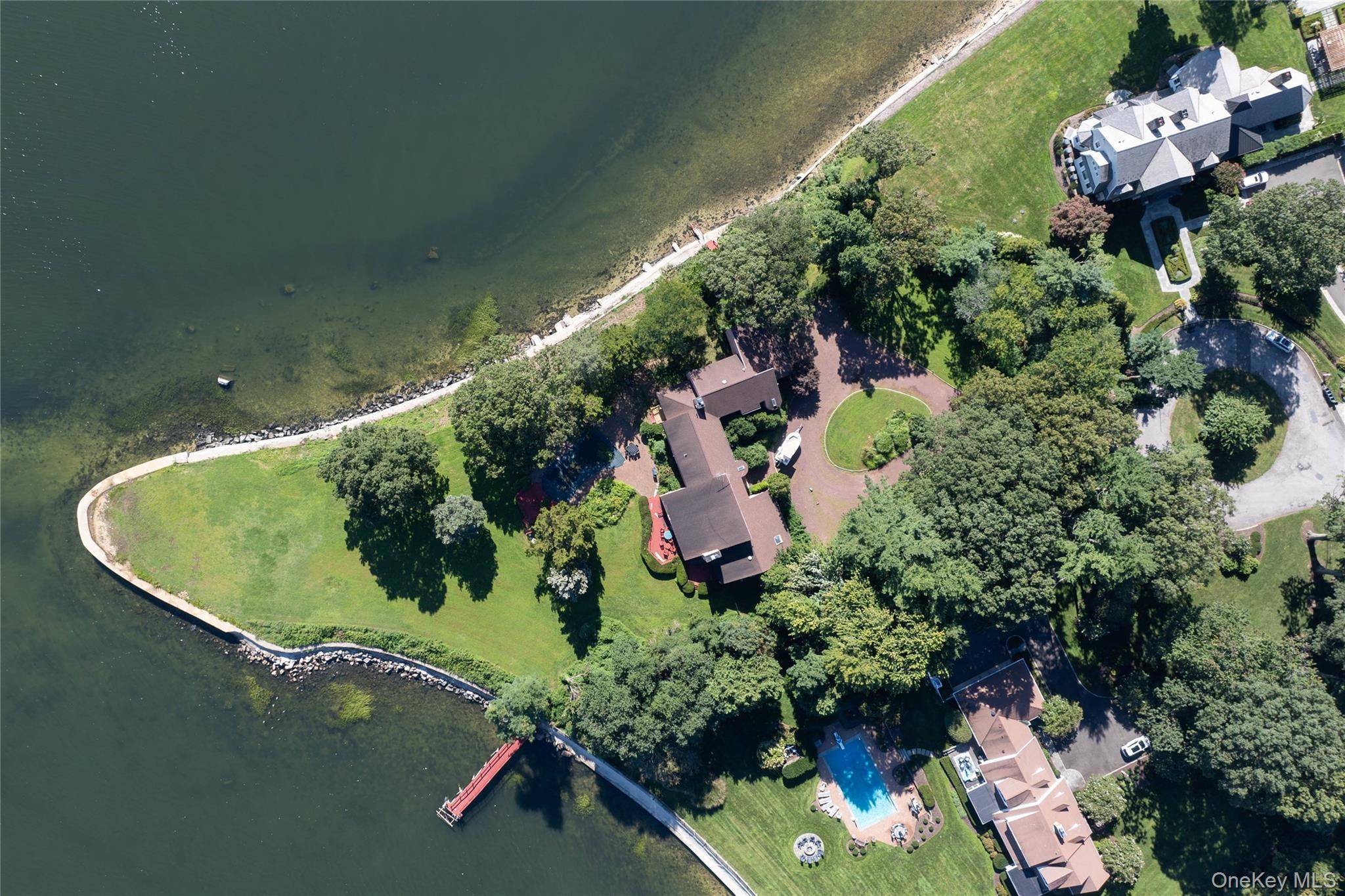 7 Lighthouse PT, Lloyd Harbor, NY 11743