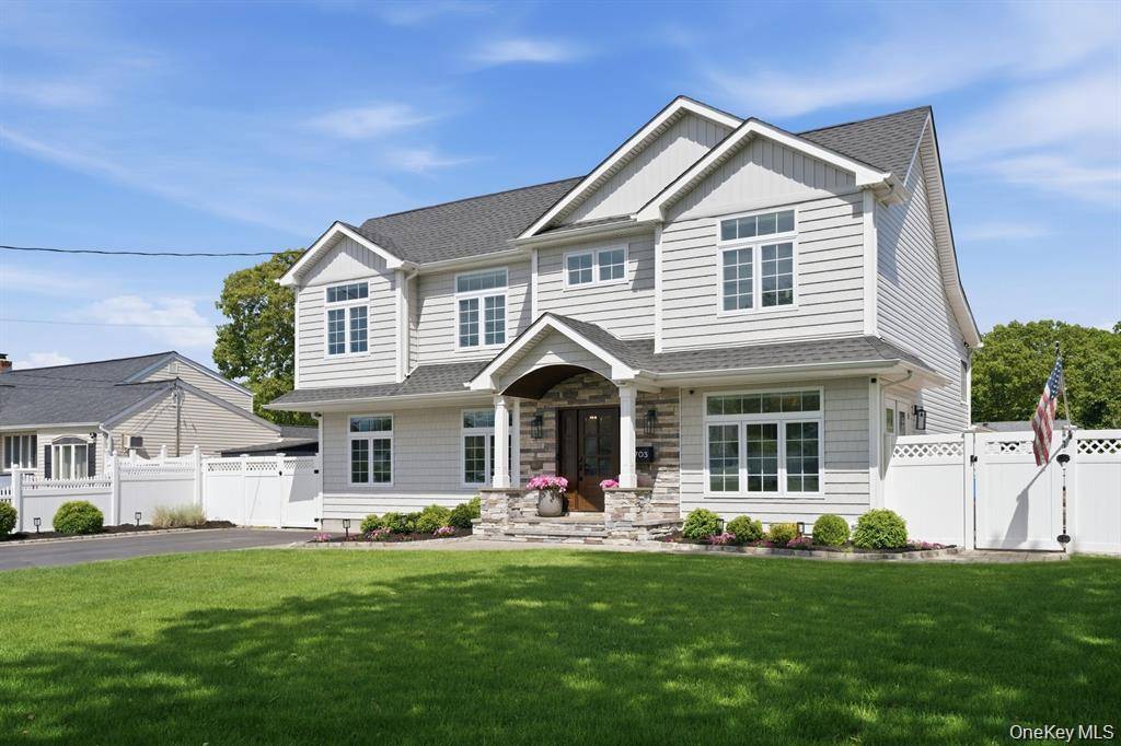 703 Peter Paul DR, West Islip, NY 11795