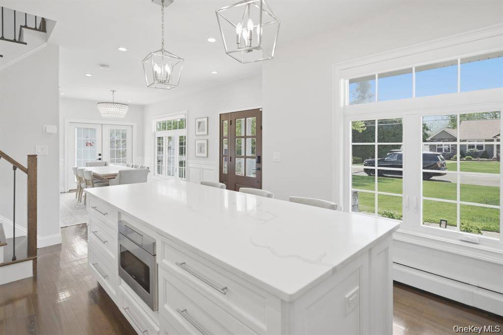 703 Peter Paul DR, West Islip, NY 11795