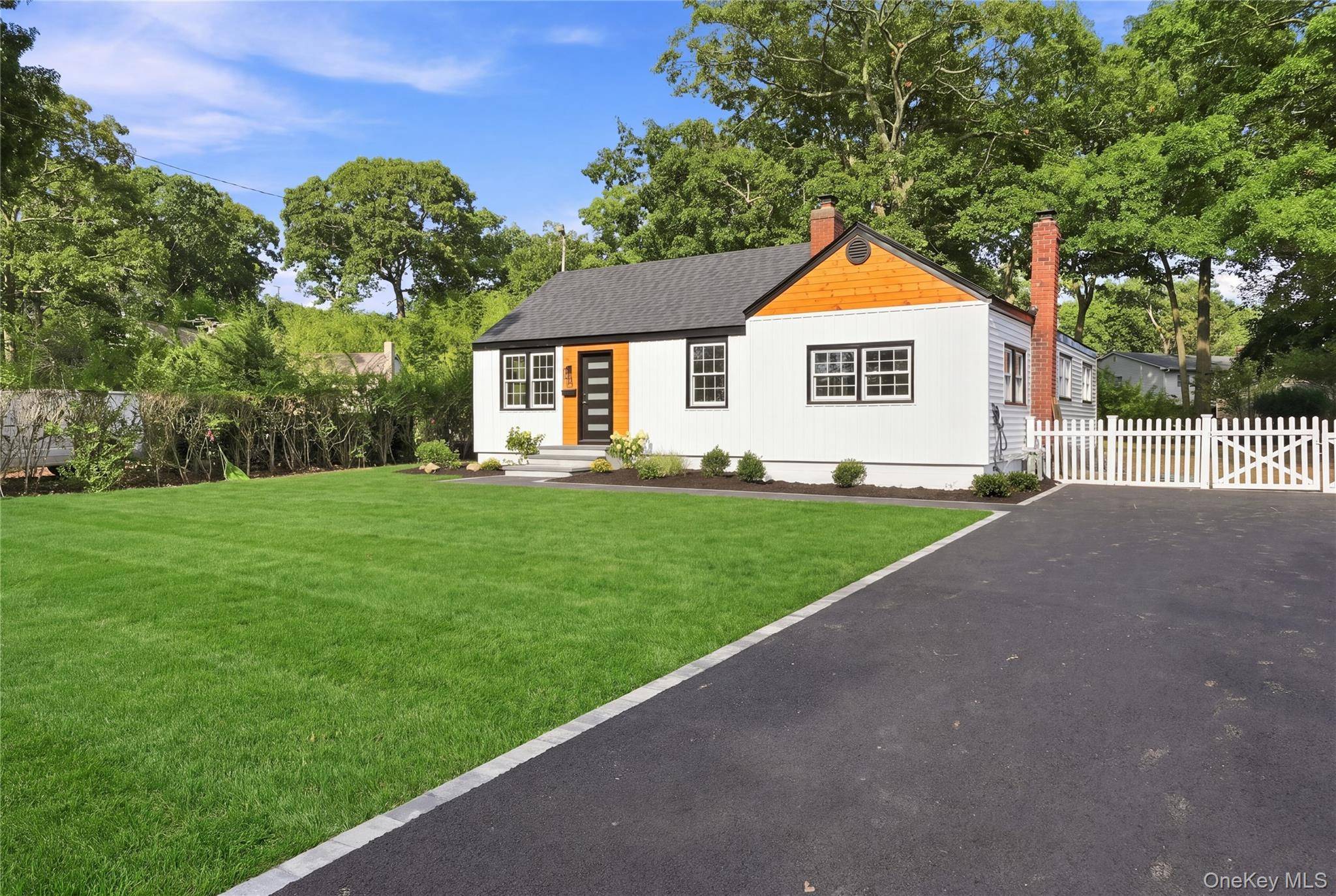 13 Campbell LN, East Islip, NY 11730