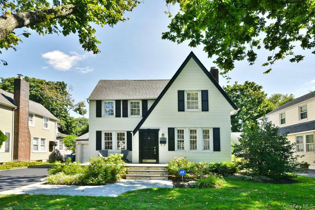 162 Elton RD, Stewart Manor, NY 11530