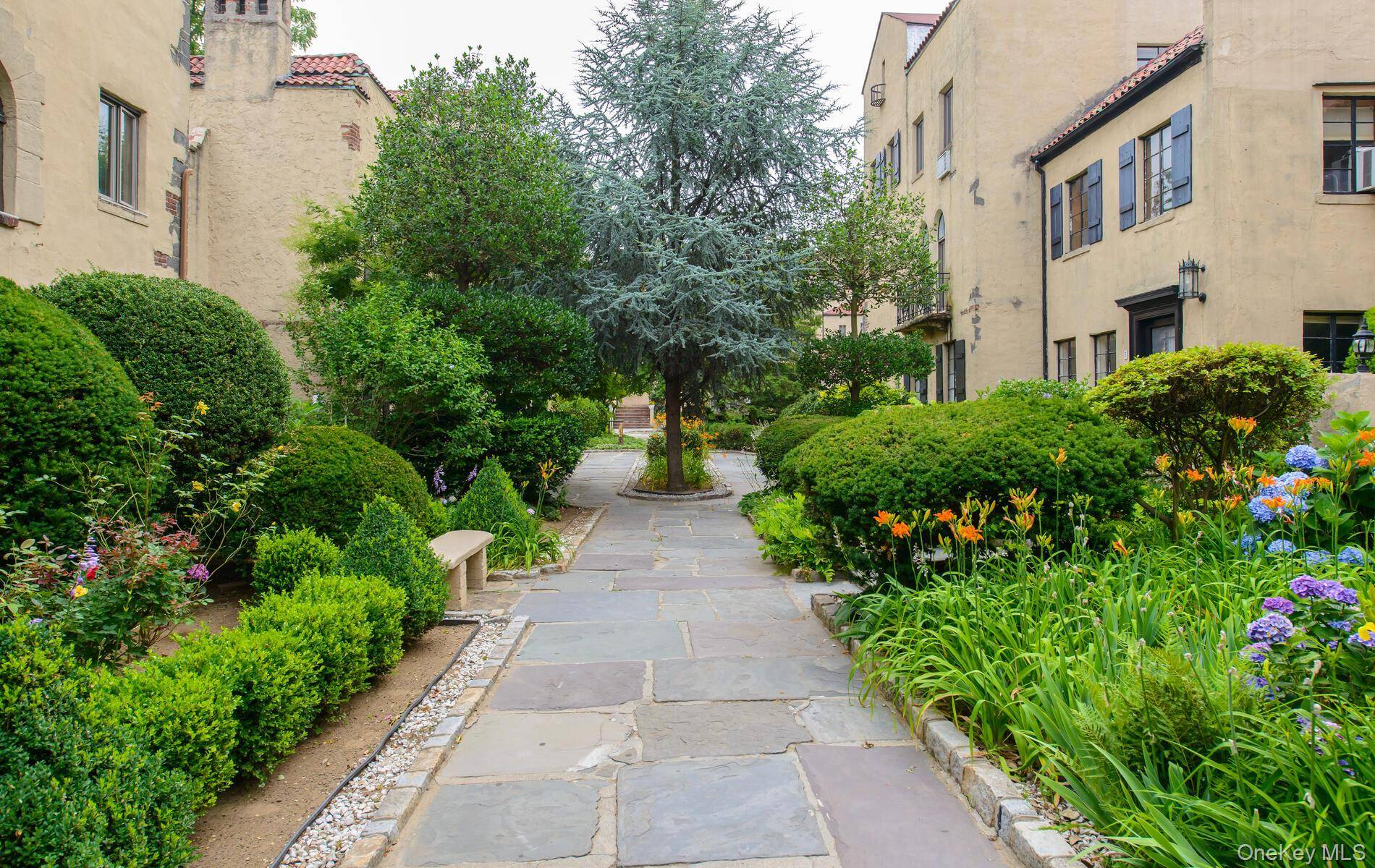 215 Middle Neck RD #2-2B, Great Neck, NY 11021