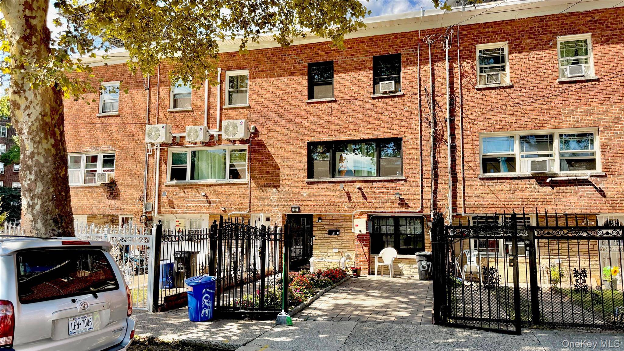 3207 Pearsall AVE, Bronx, NY 10469