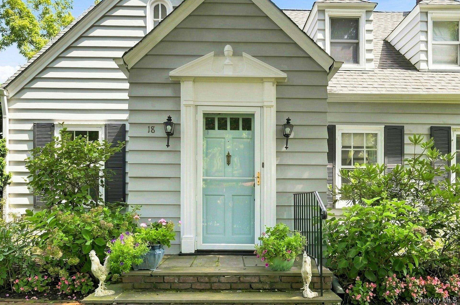 18 Matinecock LN, Locust Valley, NY 11560