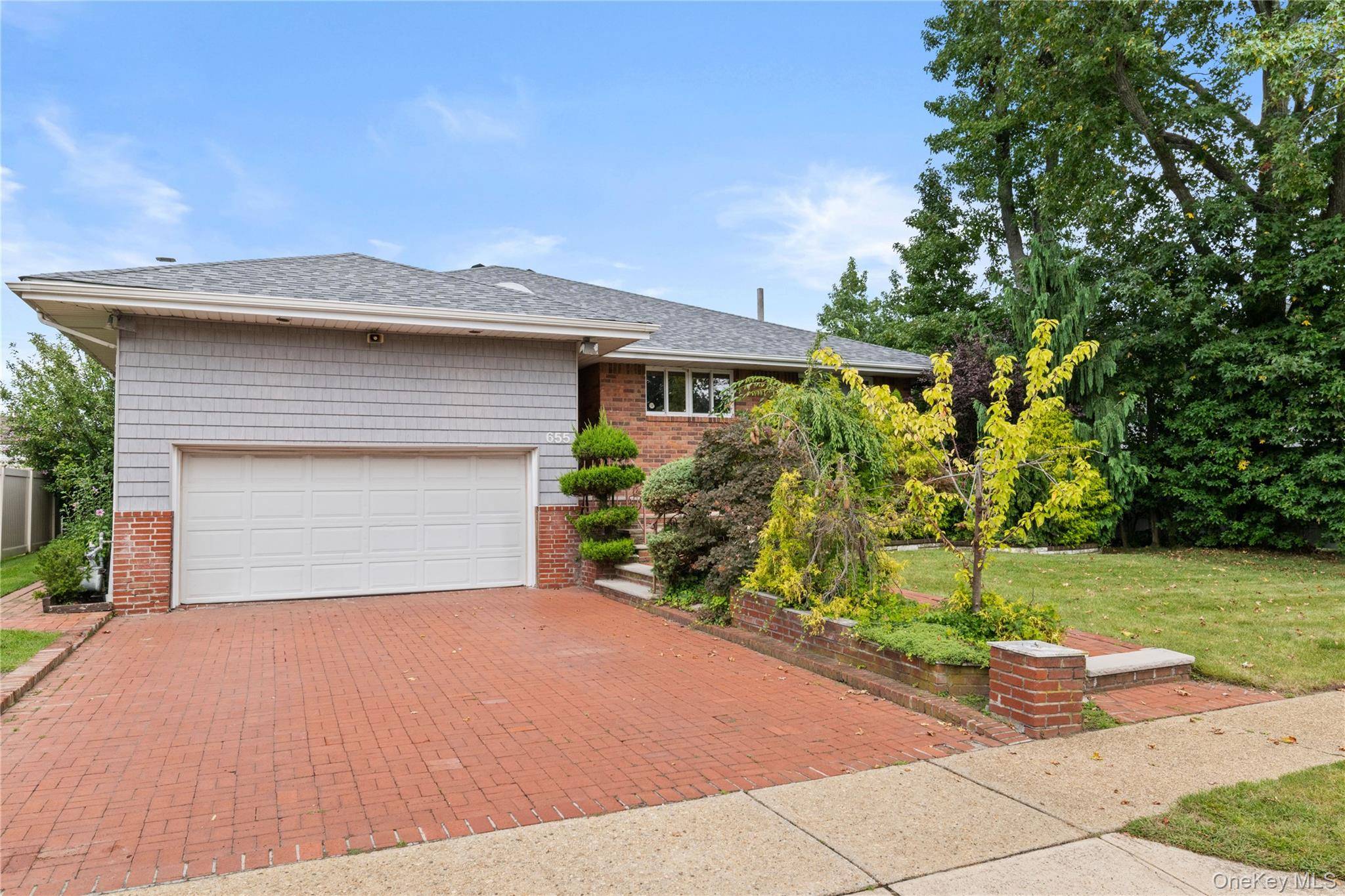 655 Diane PL, North Woodmere, NY 11581