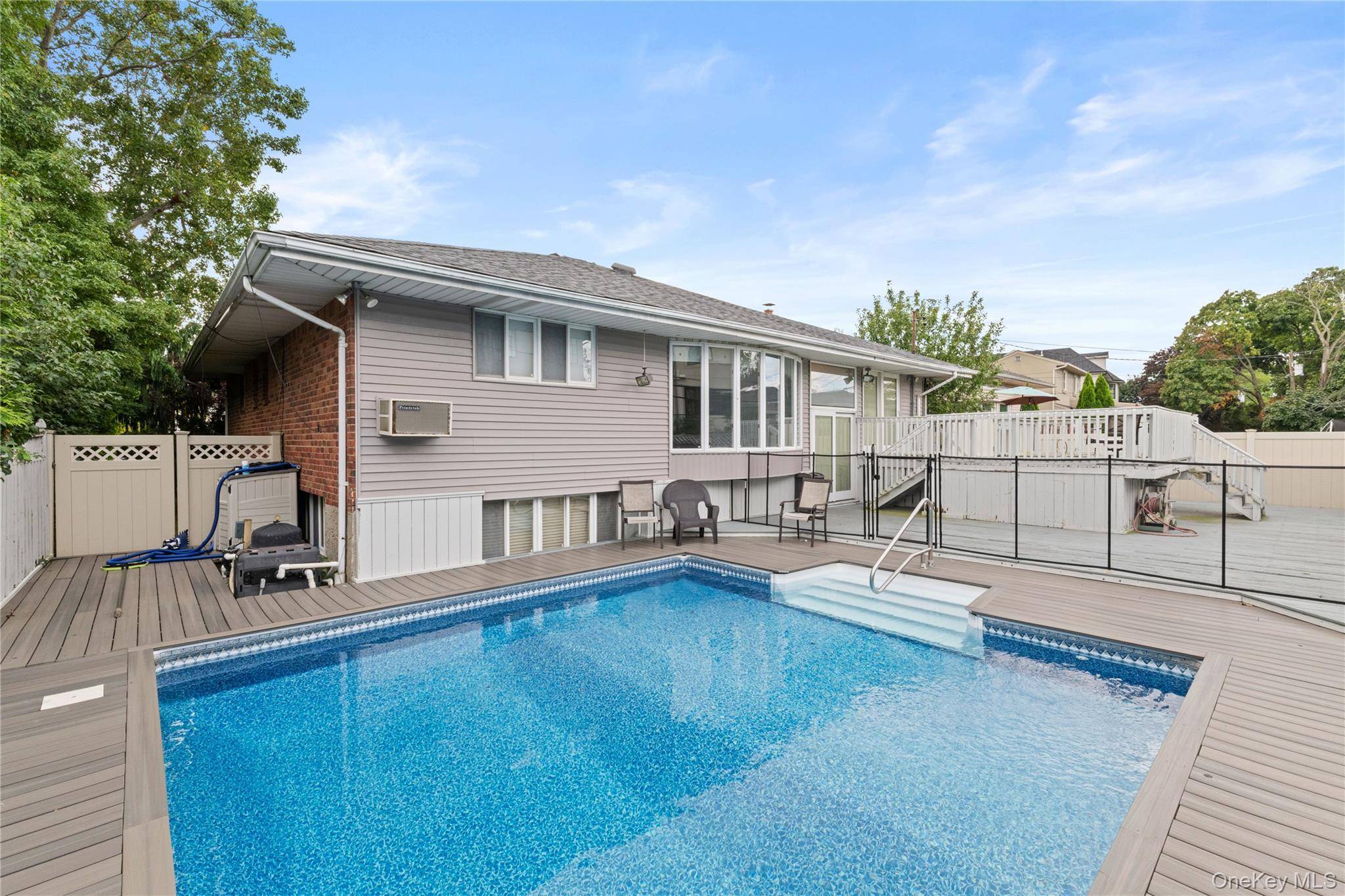 655 Diane PL, North Woodmere, NY 11581