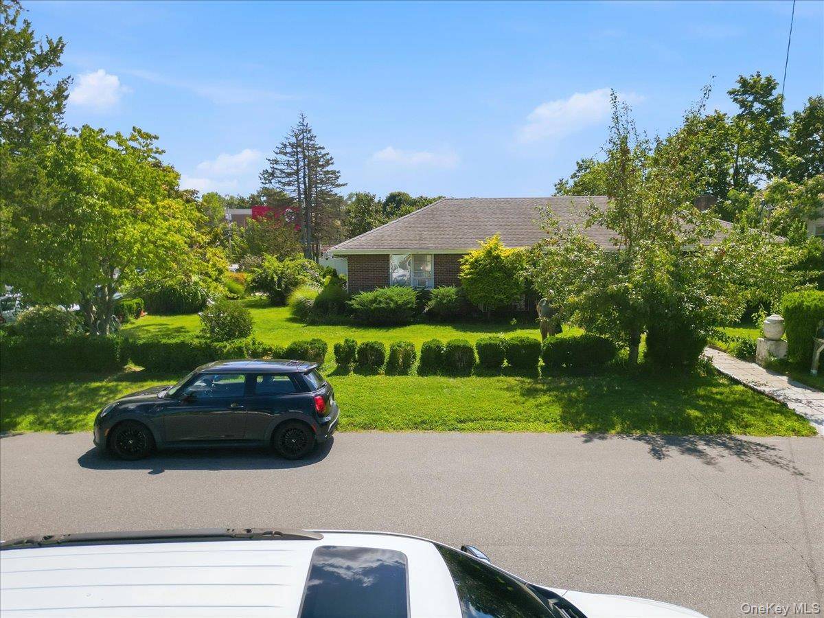 18 E 25th ST, Huntington Station, NY 11746