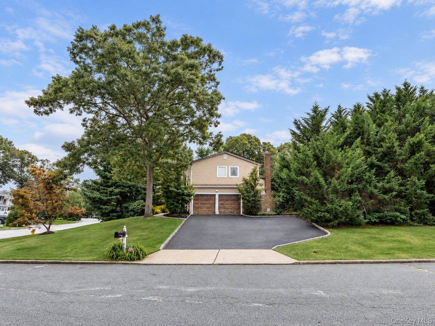 138 Main AVE, Lake Grove, NY 11755