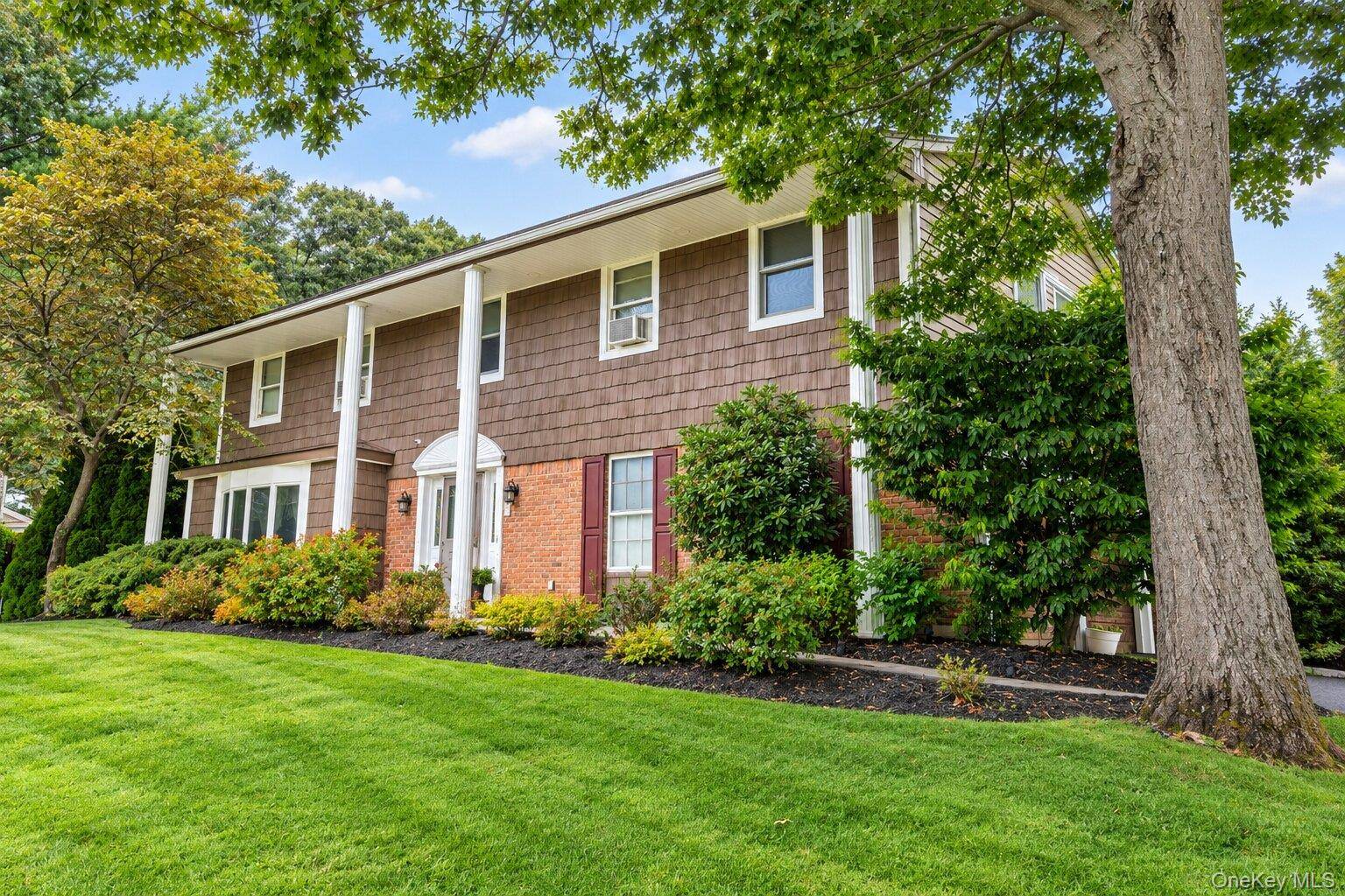 138 Main AVE, Lake Grove, NY 11755