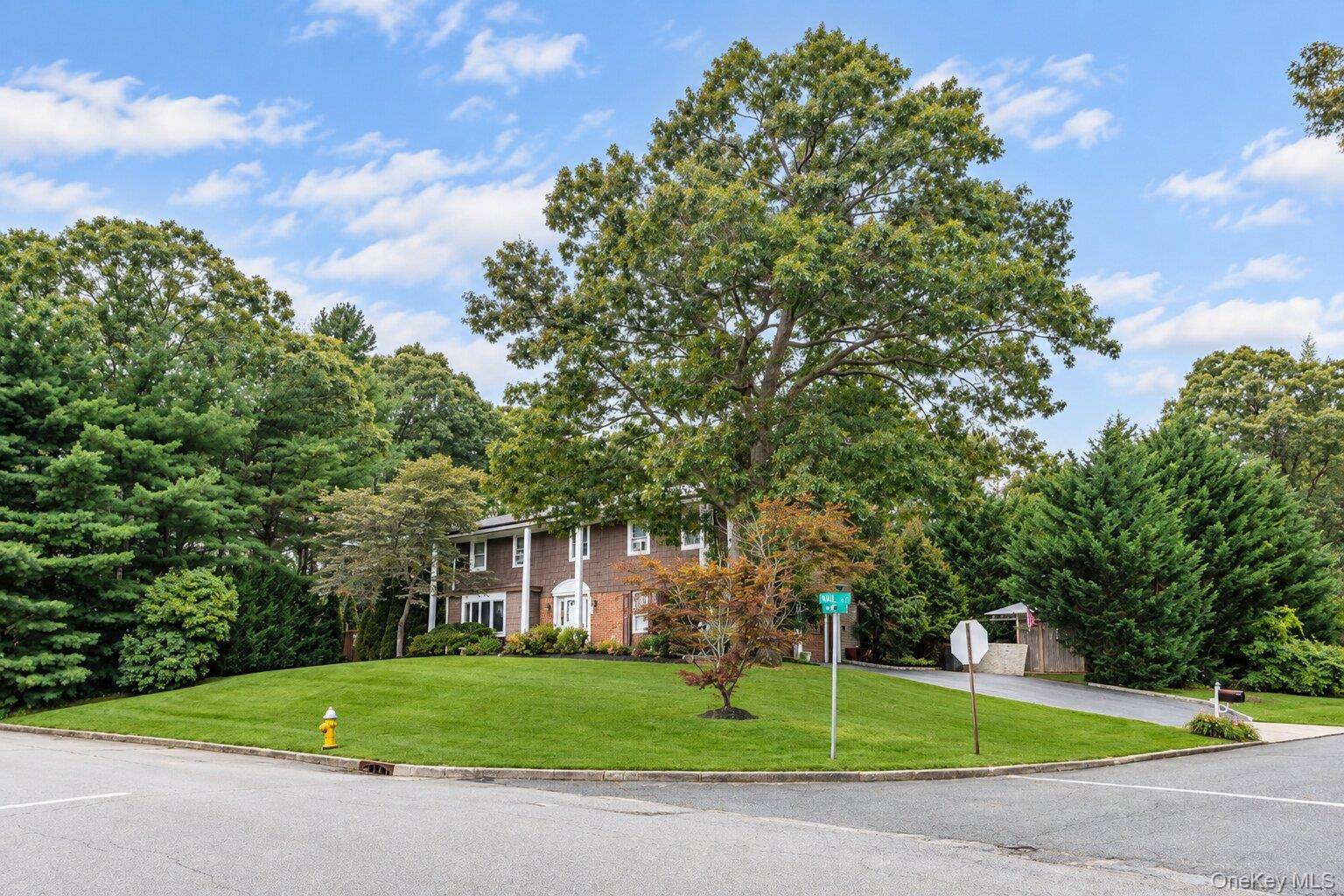 138 Main AVE, Lake Grove, NY 11755