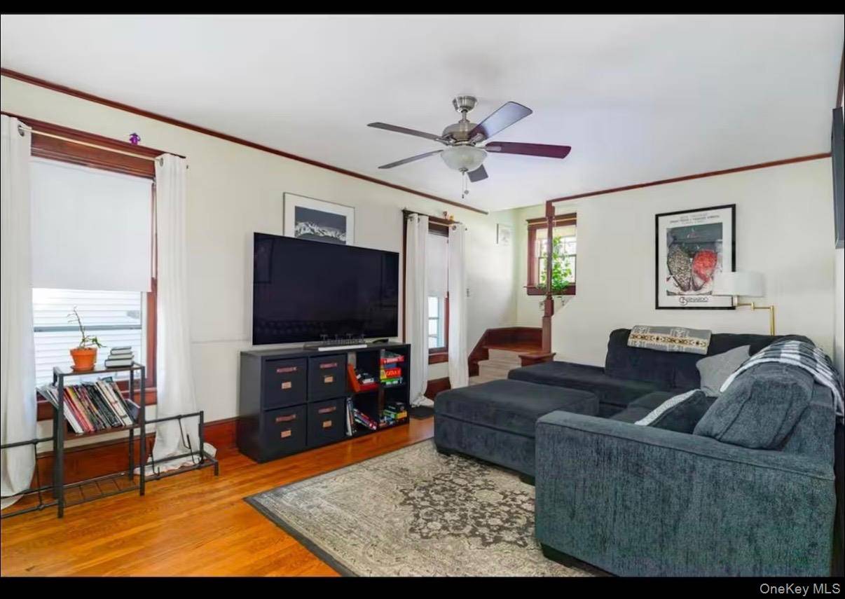 10 Oakwood BLVD, Poughkeepsie, NY 12603