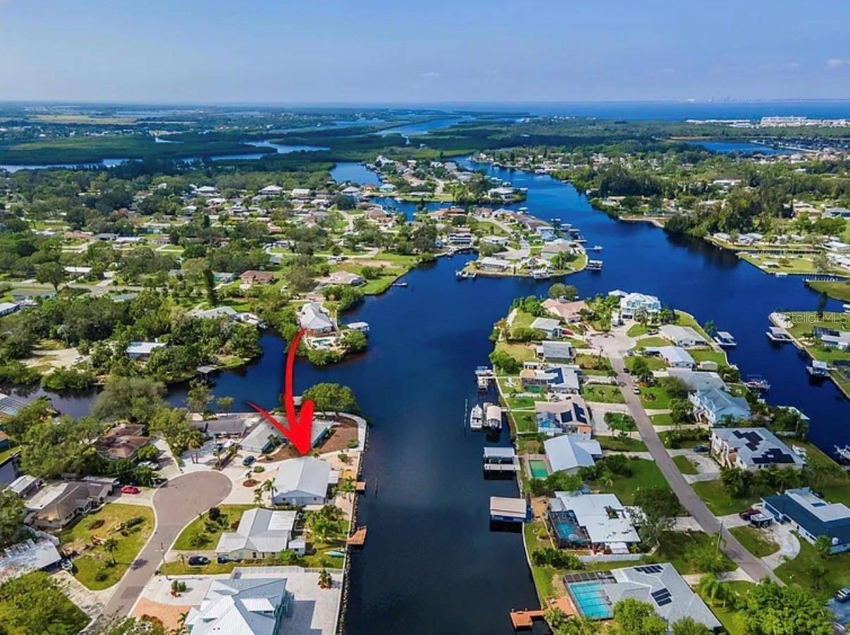805 LEISEY CIR, Ruskin, FL 33570