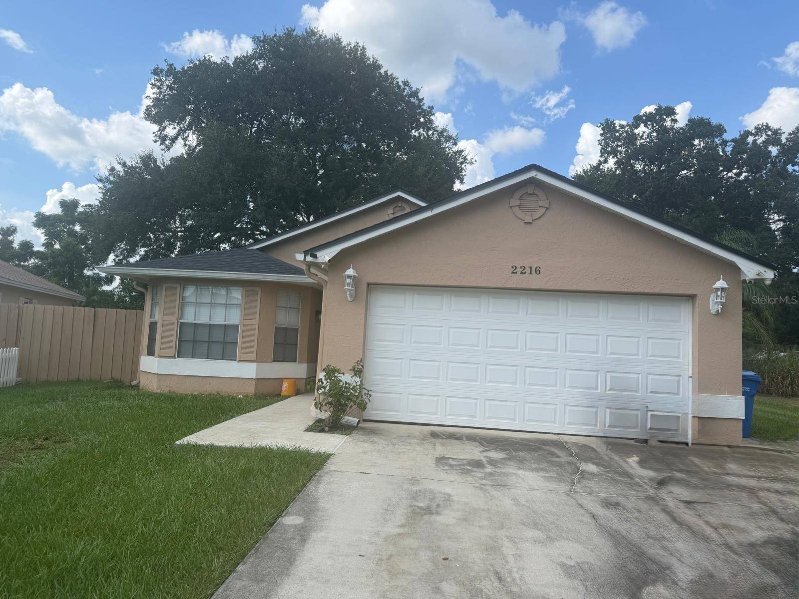 2216 RIDGEMORE DR, Valrico, FL 33594