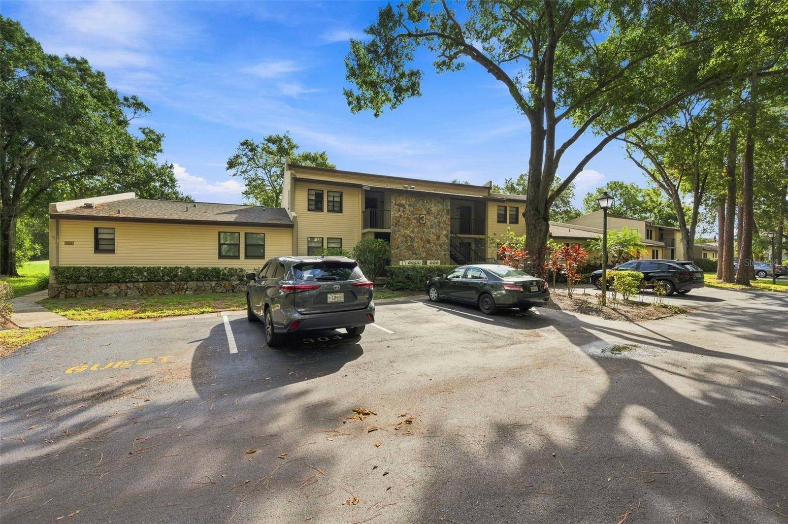 1000 TARPON WOODS BLVD #302, Palm Harbor, FL 34685