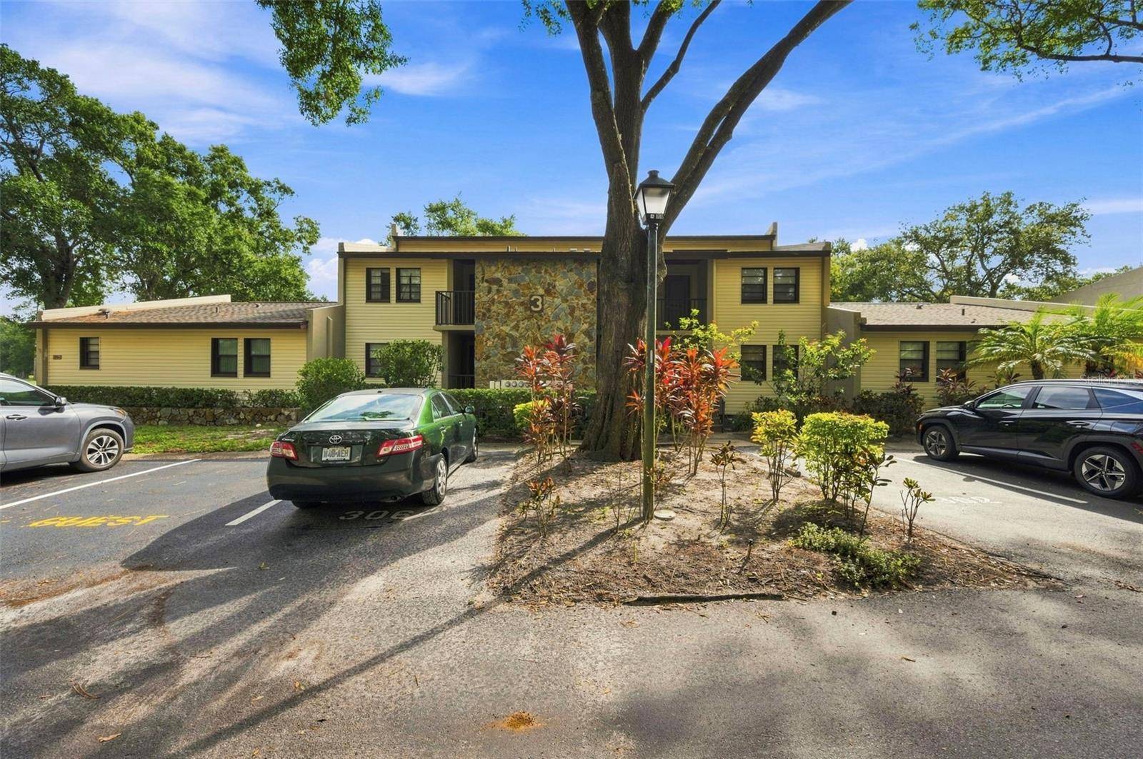 1000 TARPON WOODS BLVD #302, Palm Harbor, FL 34685