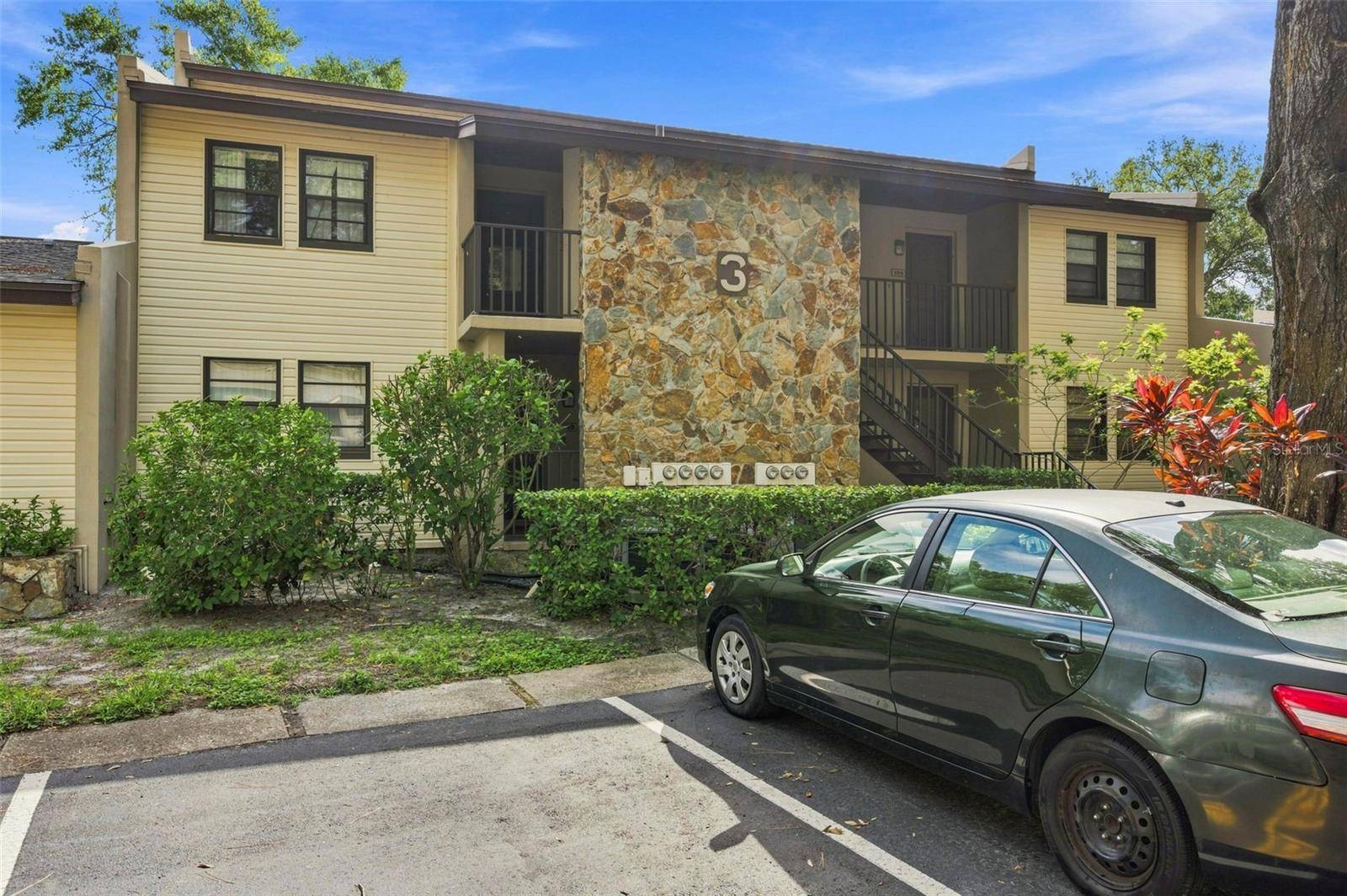 1000 TARPON WOODS BLVD #302, Palm Harbor, FL 34685