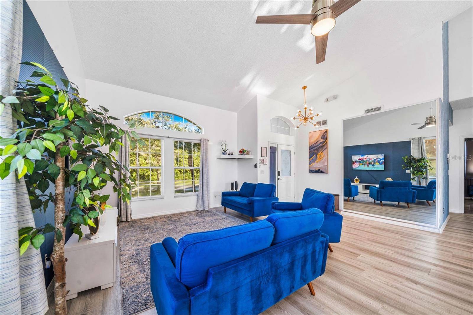 137 S ROMA WAY, Kissimmee, FL 34746