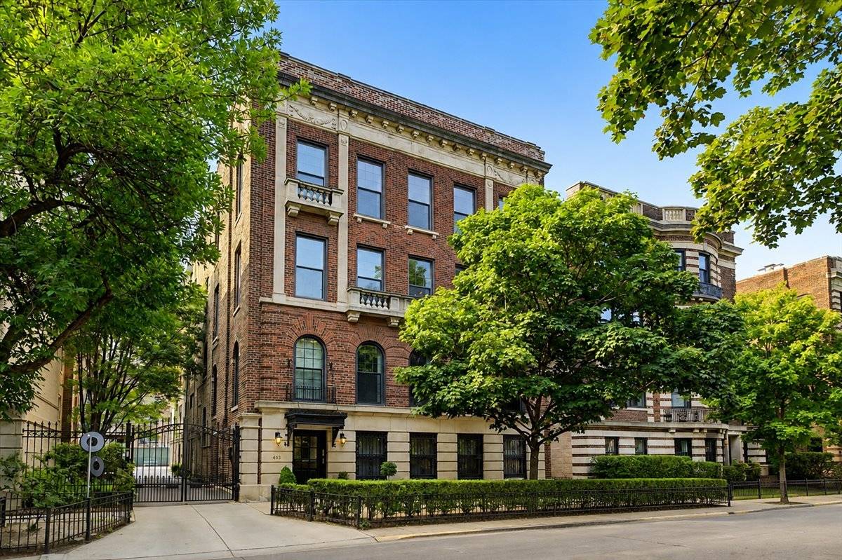 443 W Aldine ST #3, Chicago, IL 60657