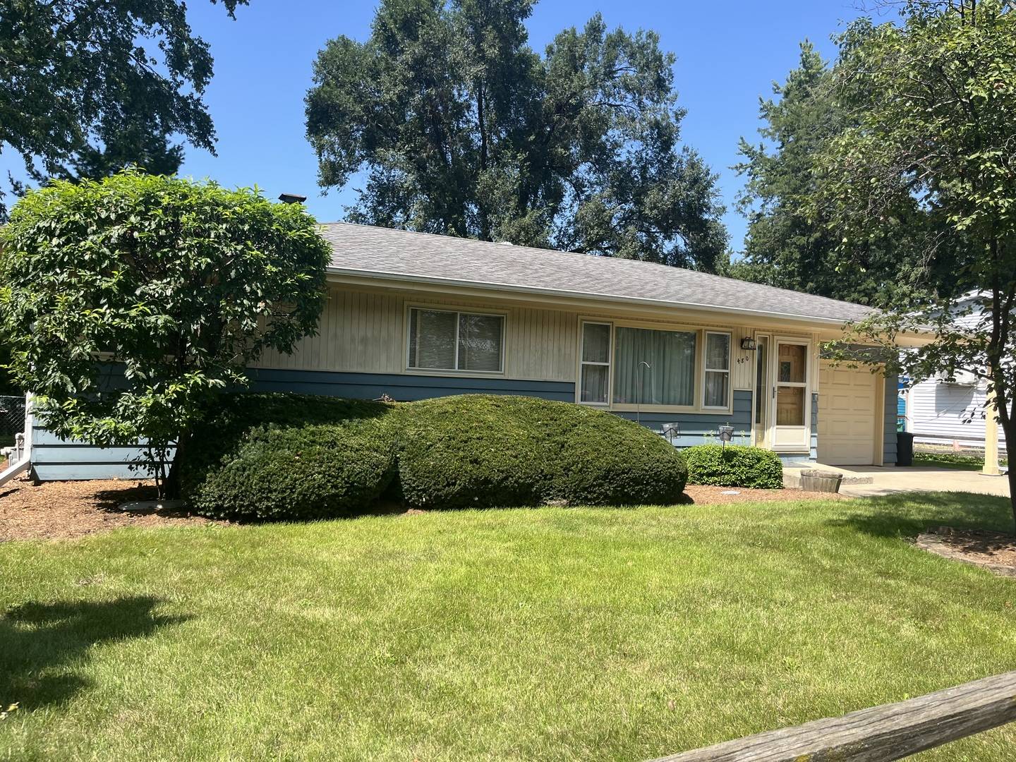 480 Martin DR, South Elgin, IL 60177