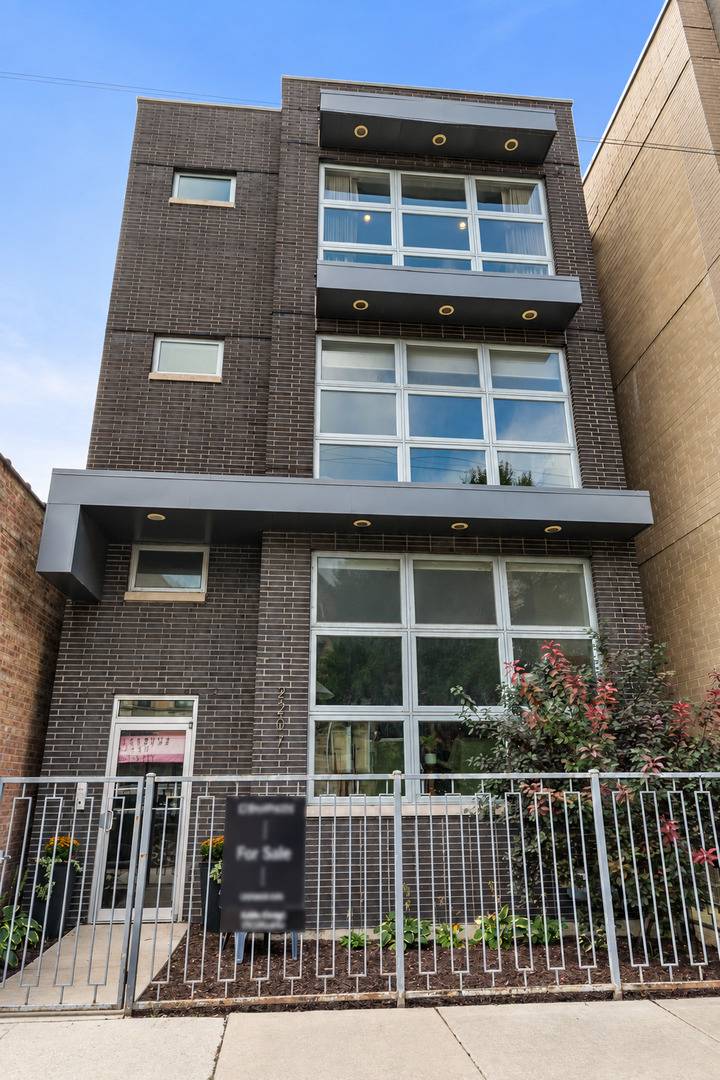 2207 W Belmont AVE #3, Chicago, IL 60618