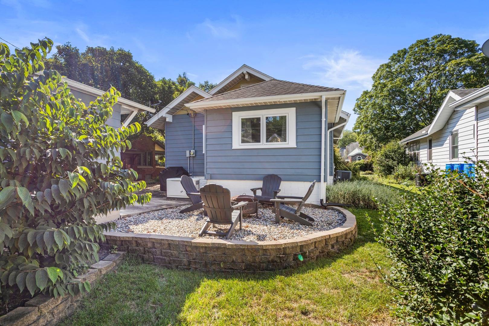 922 W Daniel ST, Champaign, IL 61821