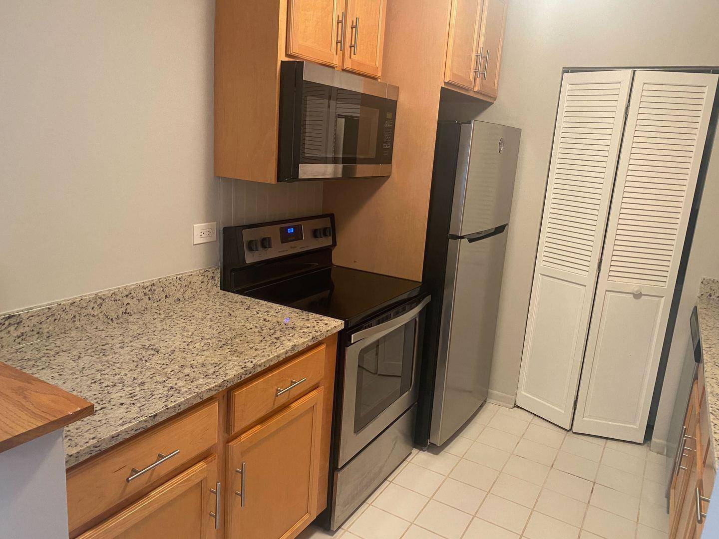 980 N Lakeside DR #1B, Vernon Hills, IL 60061