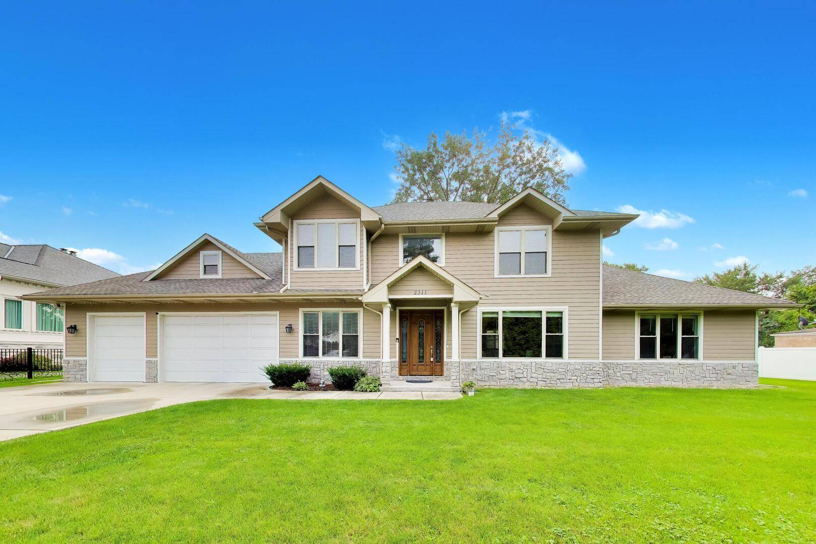 2311 N Arlington Heights RD, Arlington Heights, IL 60004