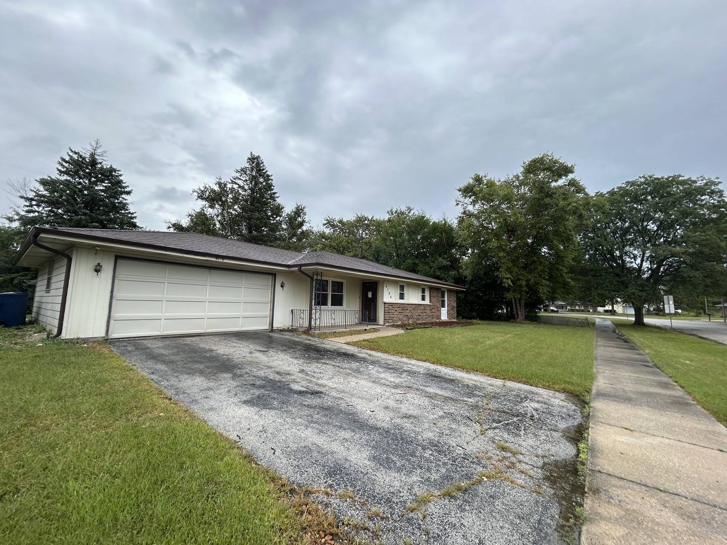 4108 Sumter DR, Matteson, IL 60443