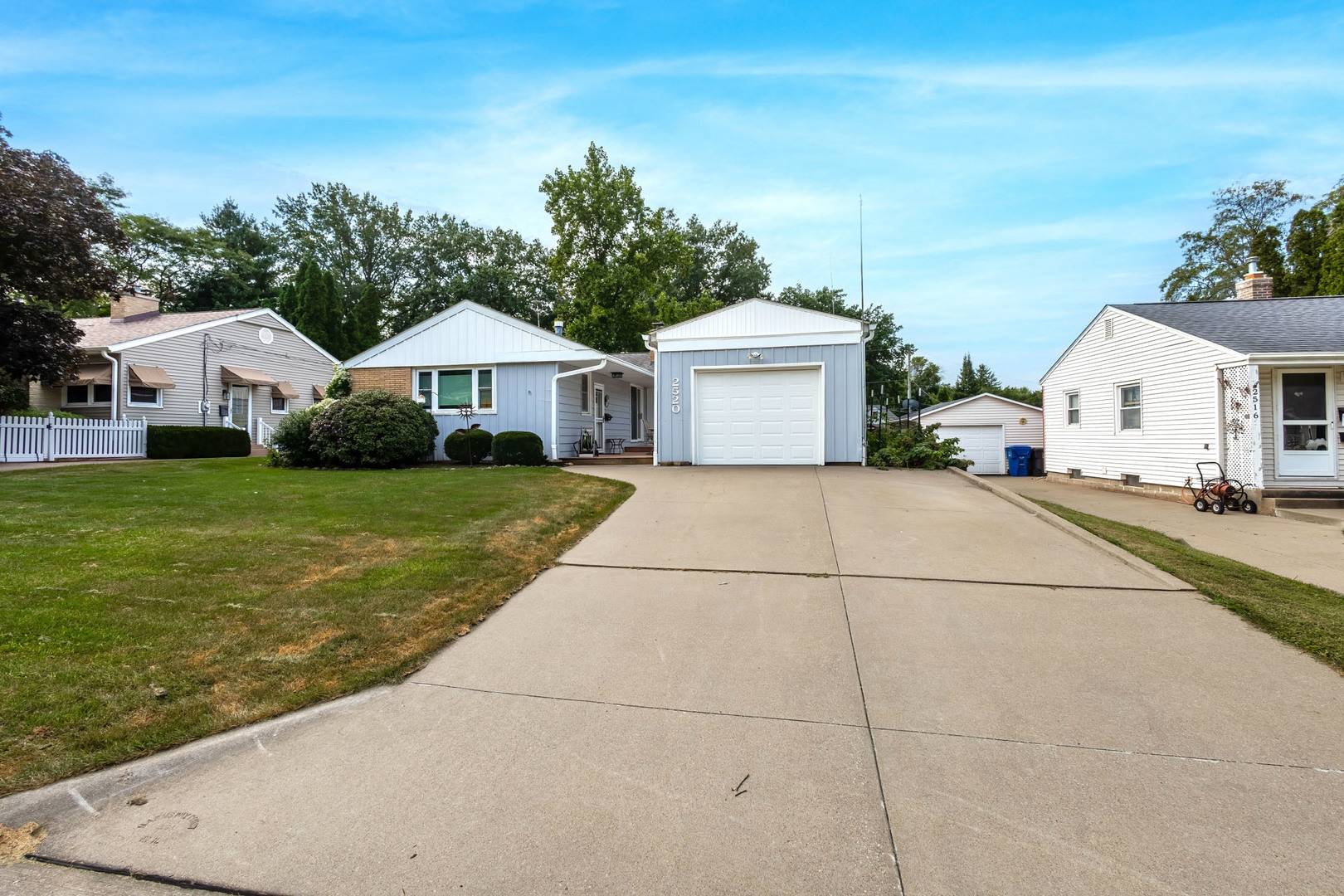 2520 30th Ave CT, Moline, IL 61265