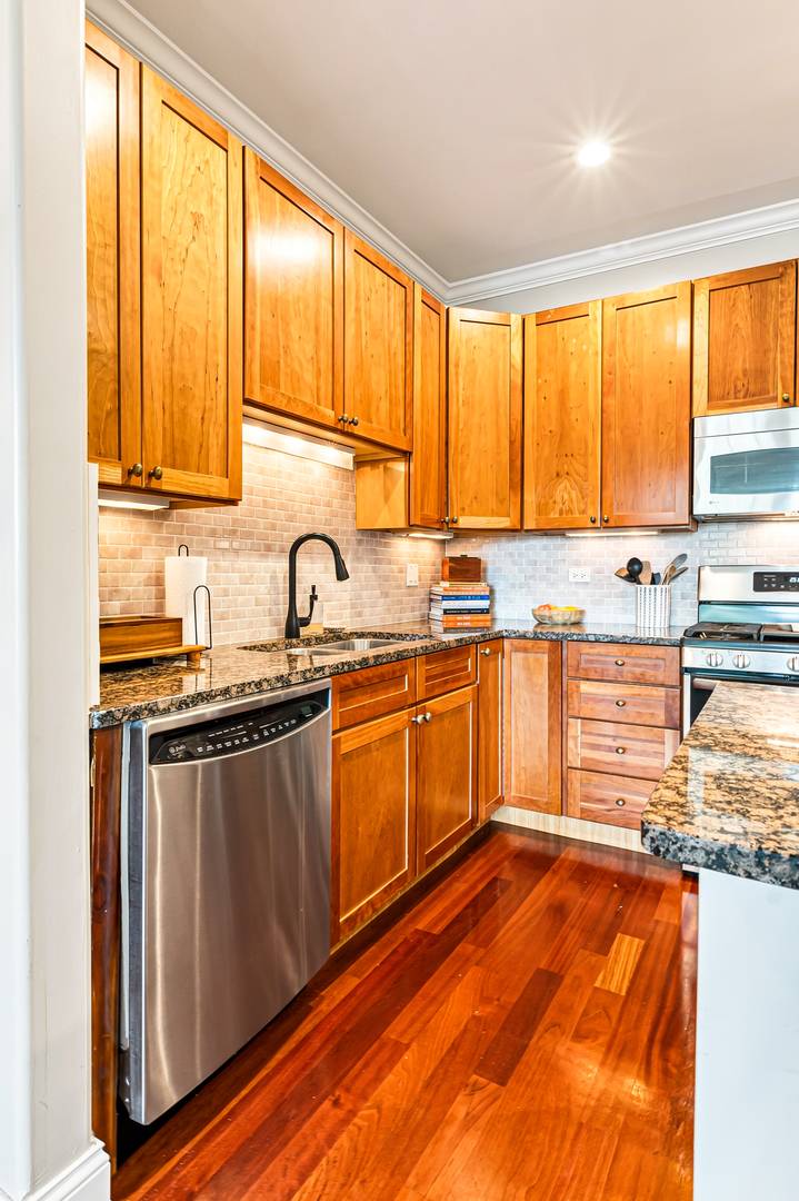 2235 N Lister AVE #102, Chicago, IL 60614