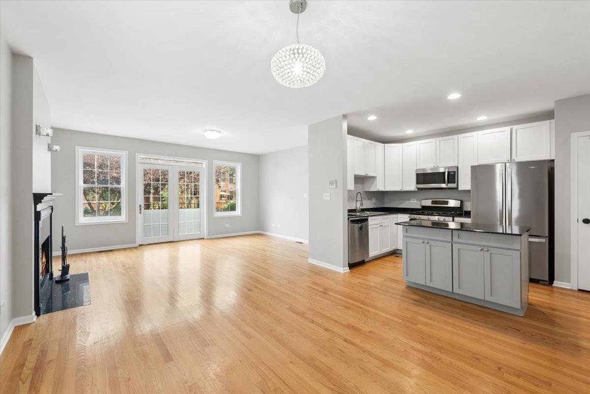 853 W Lakeside PL #1W, Chicago, IL 60640