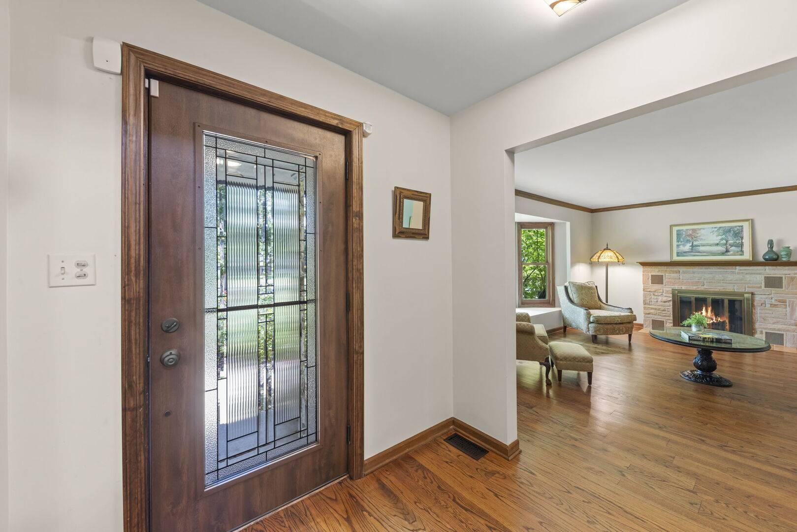 27W118 Cove LN, Warrenville, IL 60555