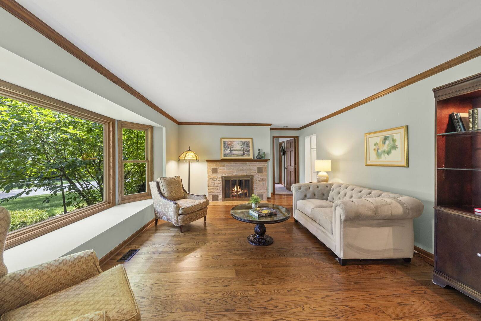 27W118 Cove LN, Warrenville, IL 60555