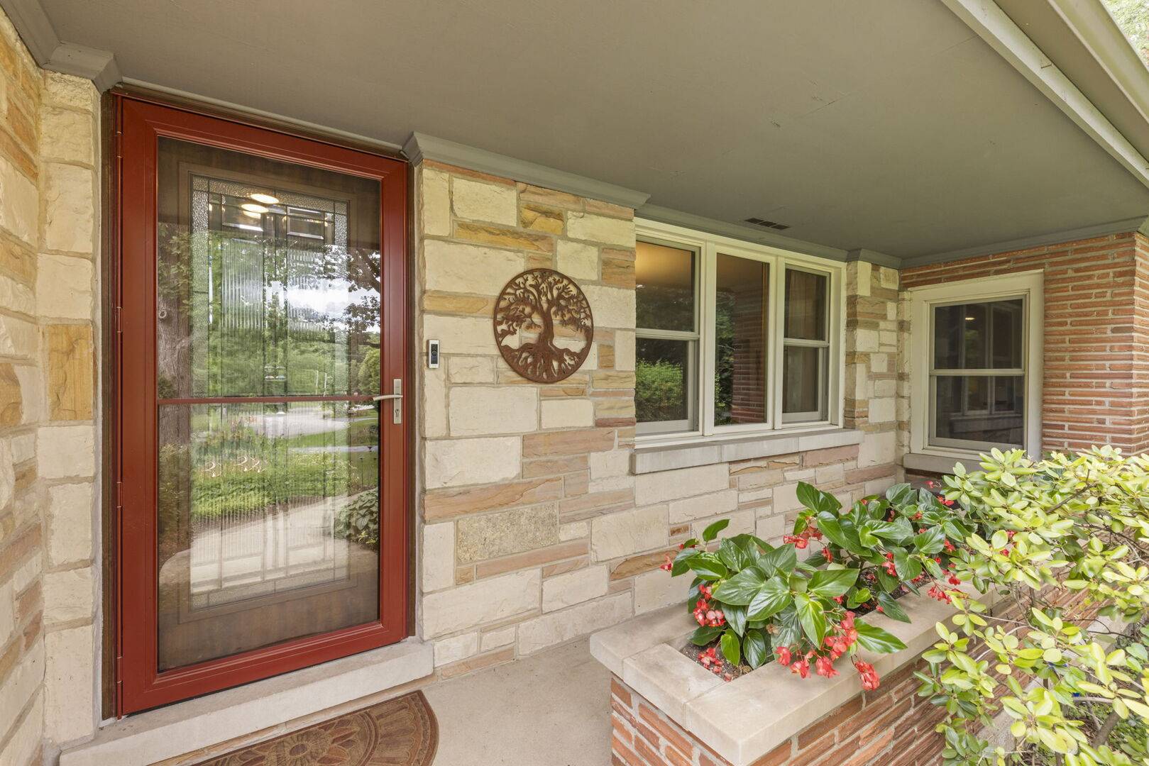 27W118 Cove LN, Warrenville, IL 60555