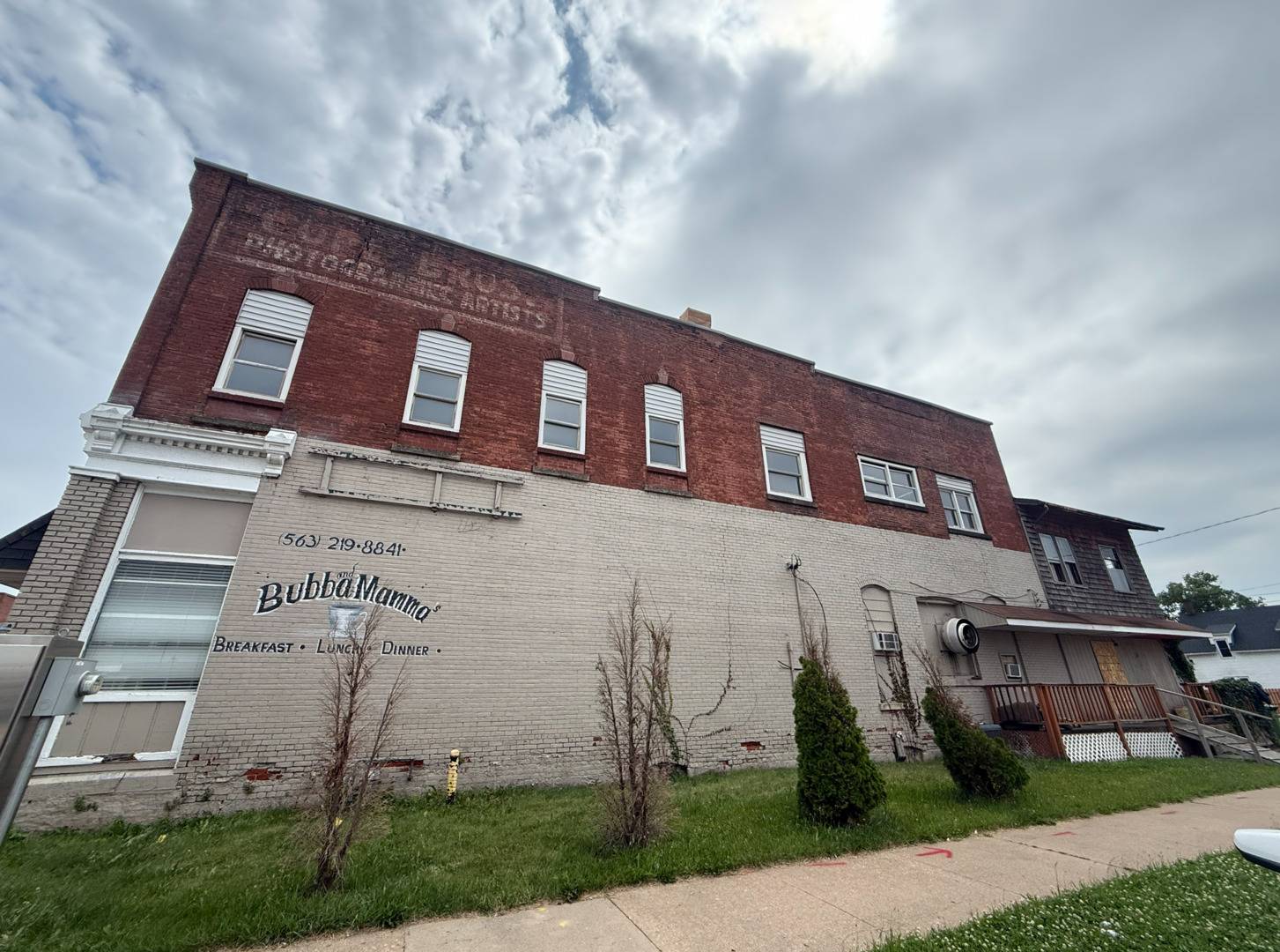 200 S 2nd ST, Clinton, IA 52732