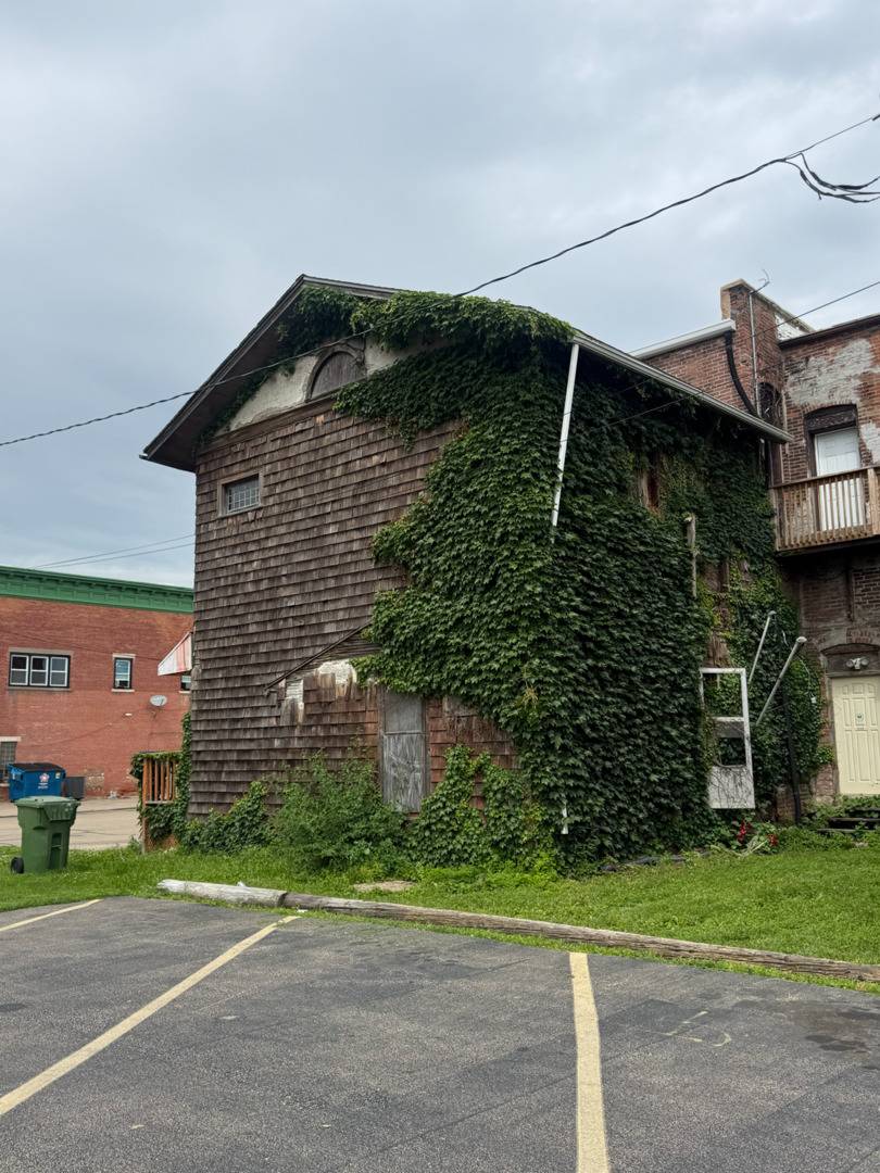 200 S 2nd ST, Clinton, IA 52732