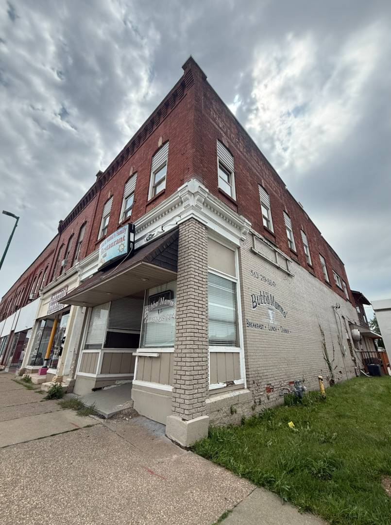 200 S 2nd ST, Clinton, IA 52732