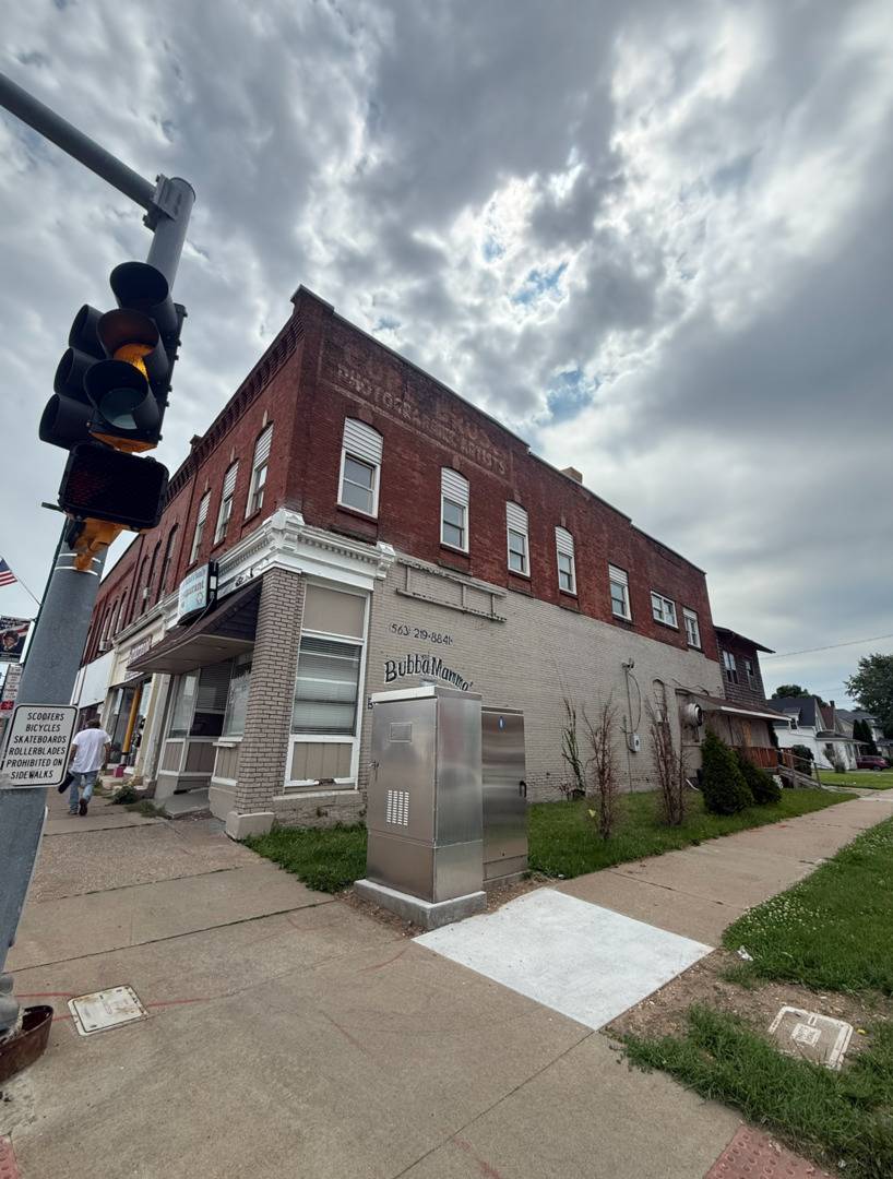200 S 2nd ST, Clinton, IA 52732