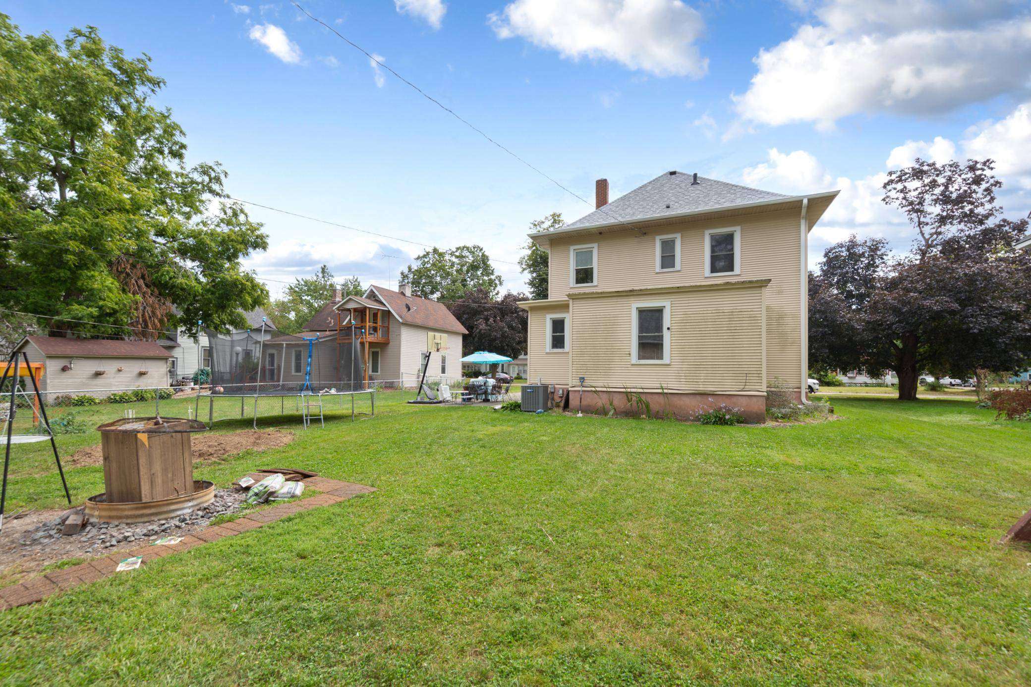 422 1st ST NW, Faribault, MN 55021