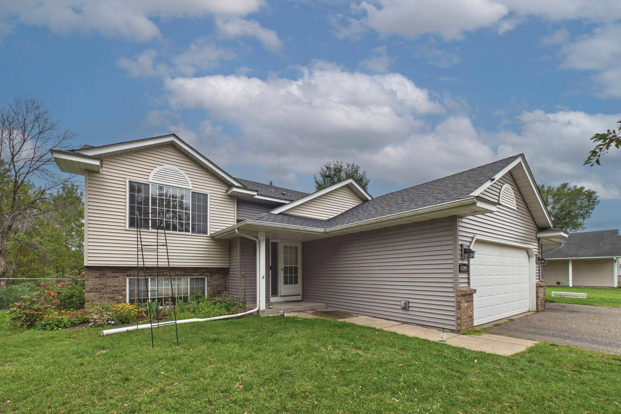 26245 Golden AVE, Wyoming, MN 55092