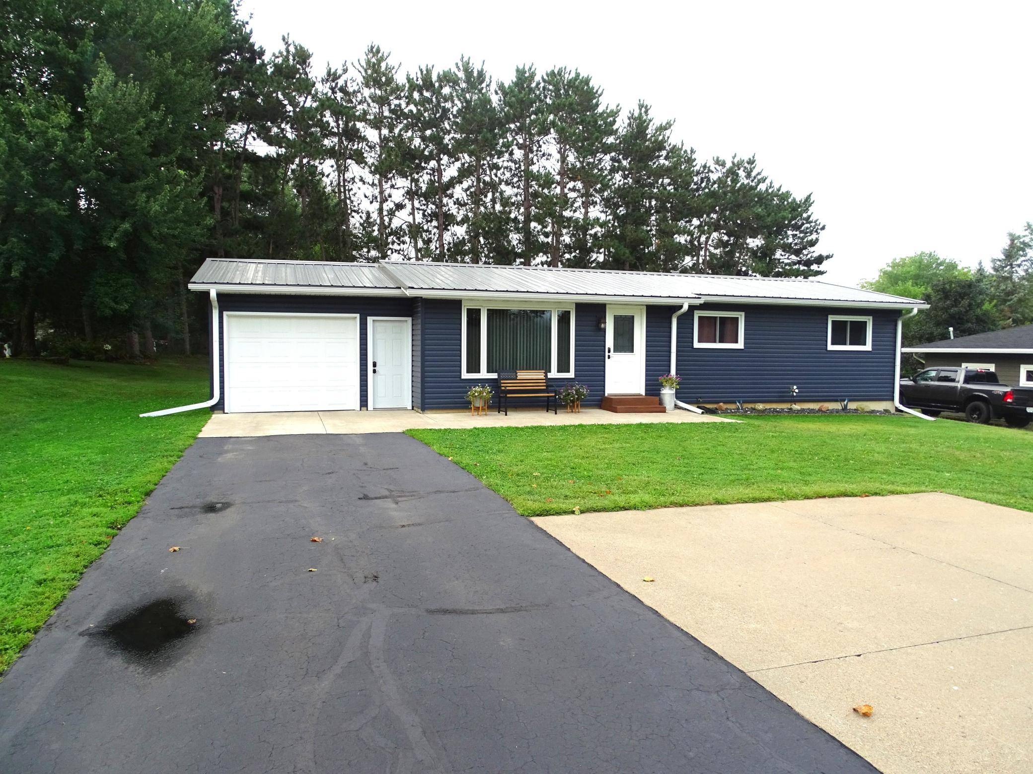 429 Auth ST, Durand, WI 54736
