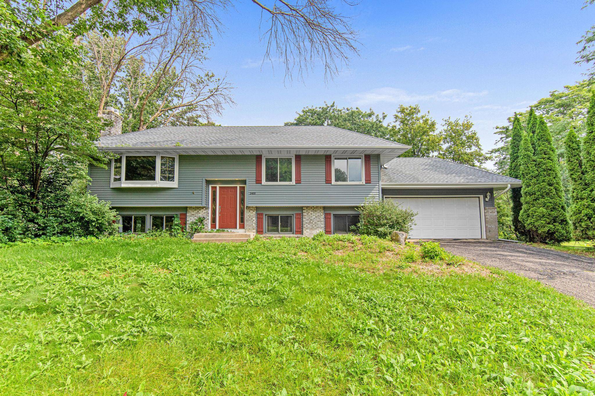 2400 E 125th ST, Burnsville, MN 55337