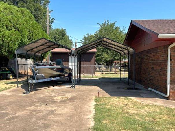 702 W Country Club RD, Chickasha, OK 73018