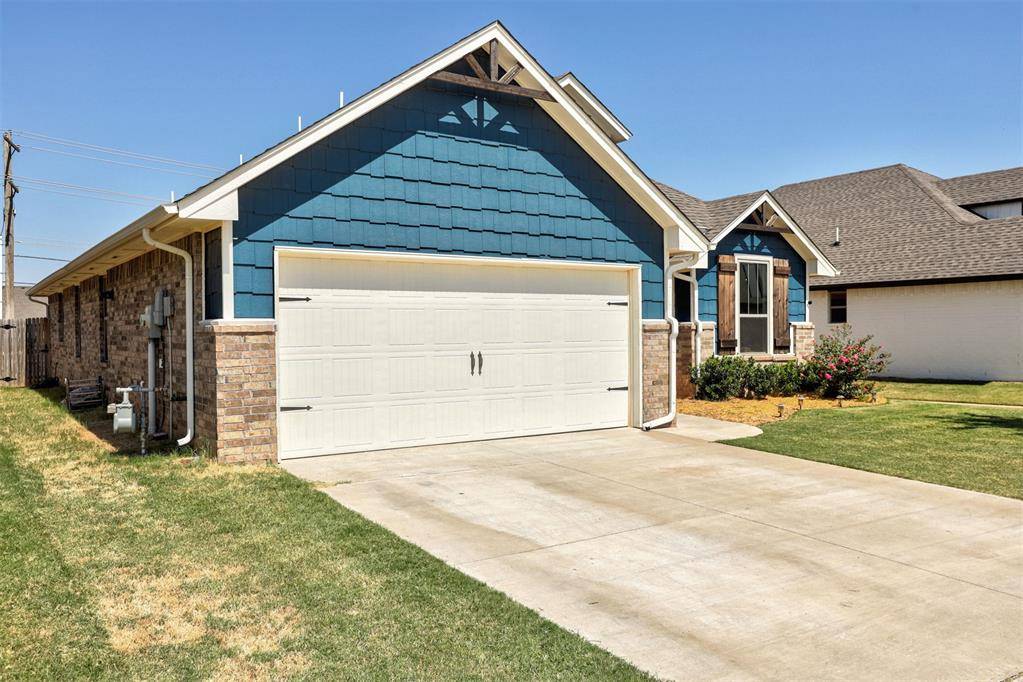 9041 NW 121st TER, Yukon, OK 73099