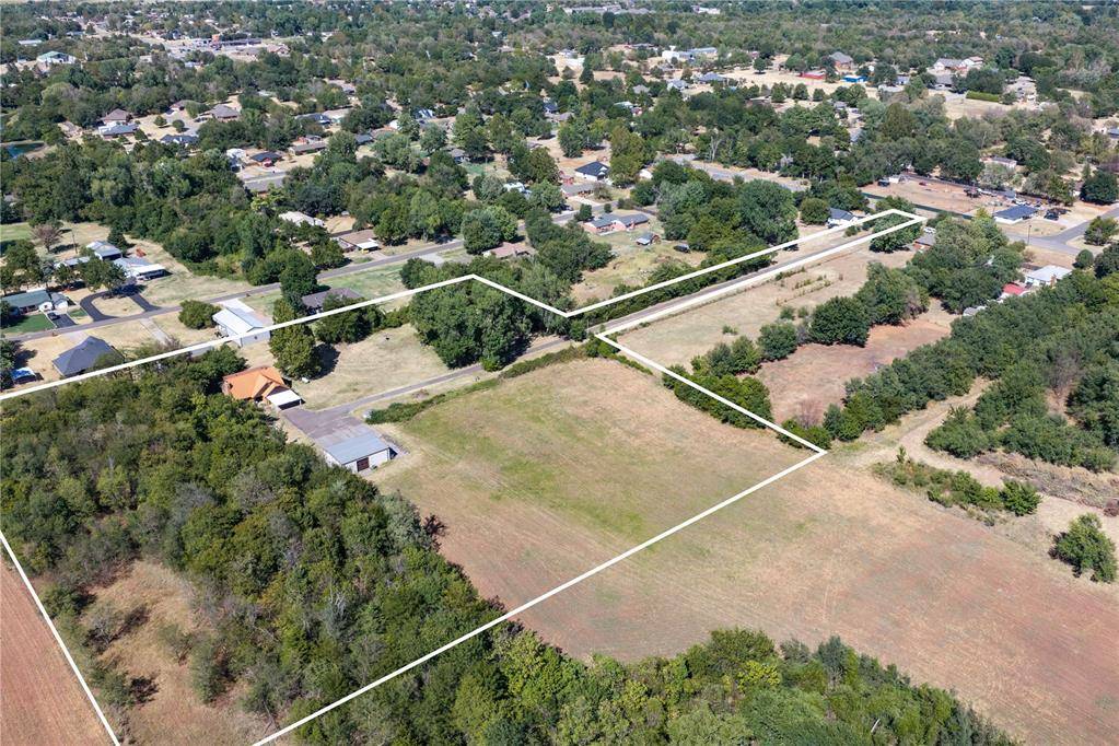 1521 E Forster LN, Mustang, OK 73064
