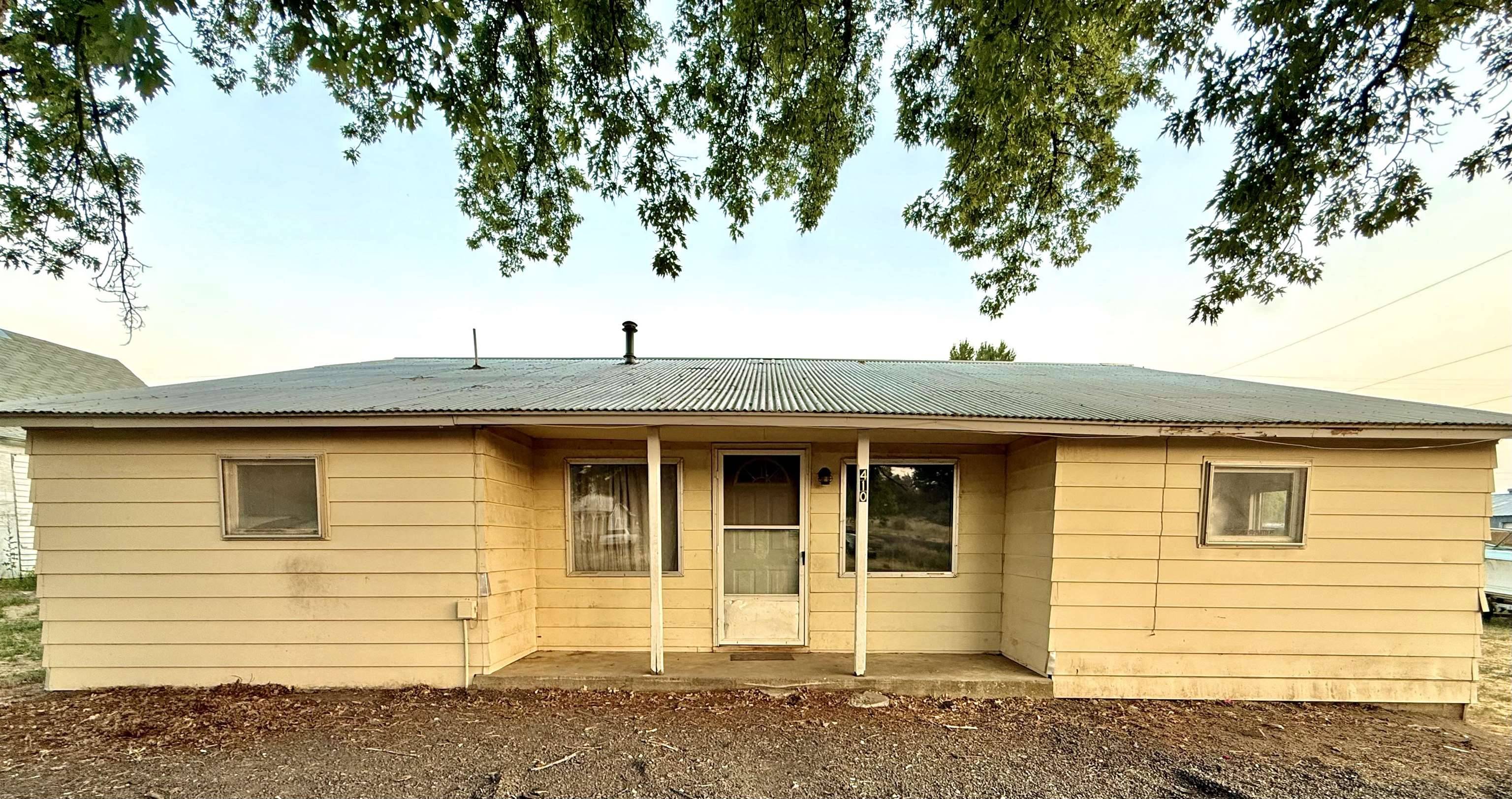 410 W Glover St, Harrington, WA 99134