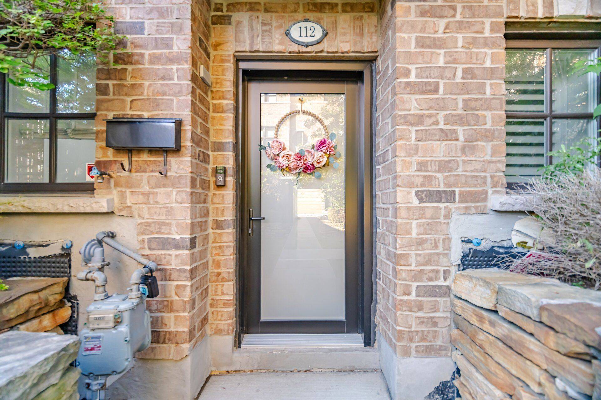 1812 Burnhamthorpe RD E #112, Mississauga, ON L4X 0A3