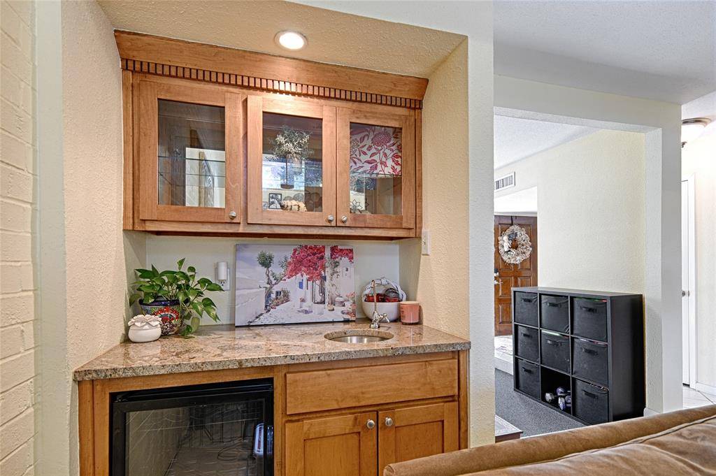 2954 Woodcroft Circle, Carrollton, TX 75006