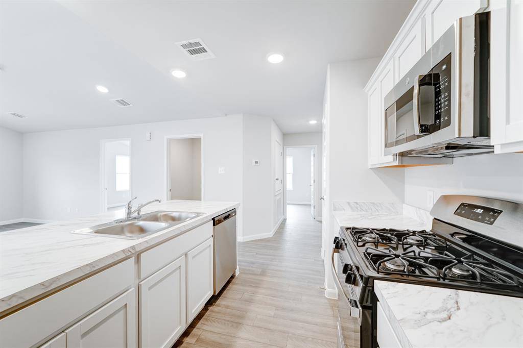 320 Maxine Court, Milford, TX 76670