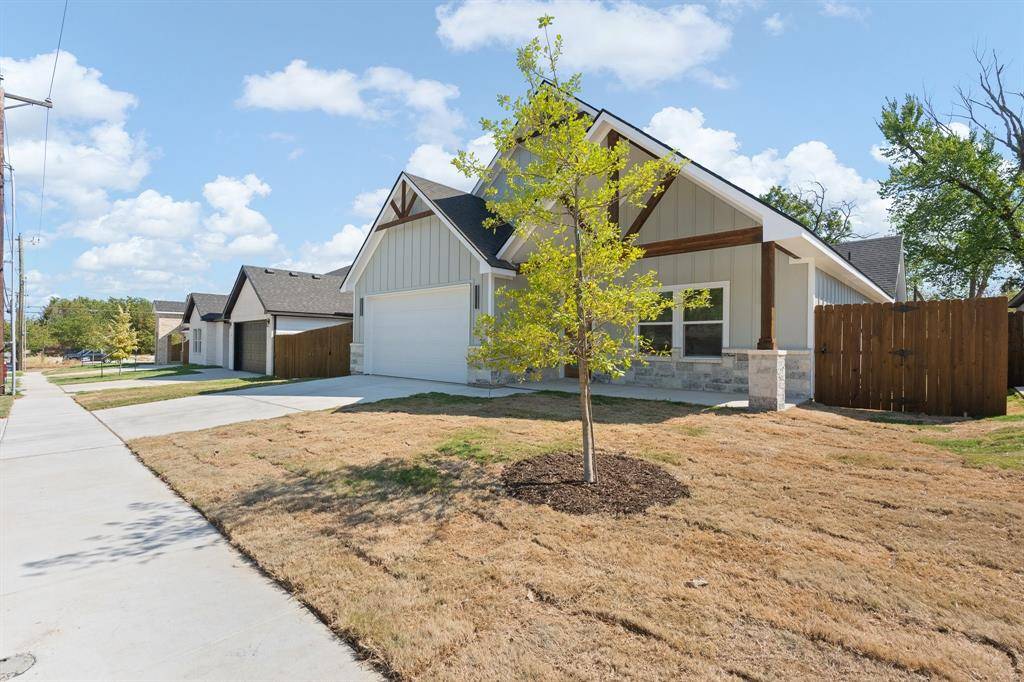 809 Tierney Road, Fort Worth, TX 76112